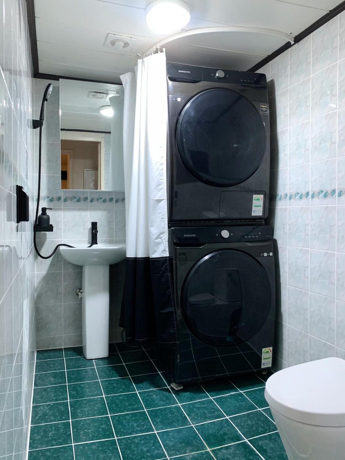 New Open Special Price! Line 2 Bongcheon Station 8 Minutes On Foot, Korean Emotional Accommodation, Gangnam 15 Minutes, Hongdae 20 Minutes, National Station Apartment *